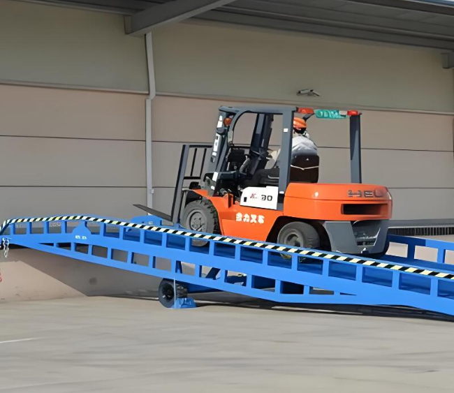 盘锦移动式卸货平台（叉车用）